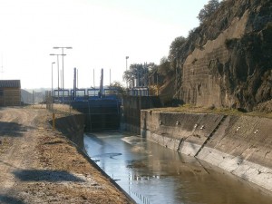 Canal de Aragón y Cataluña. Compuertas y aliviaderos en el sifón del río Sosa