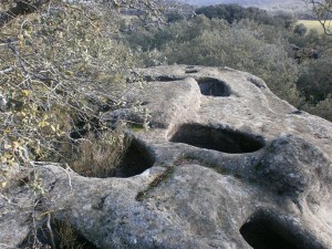 Ayera. "Piedra de los Moros". Asentamiento medieval