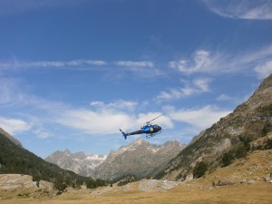 Pla d'Estañ. Un helicóptero