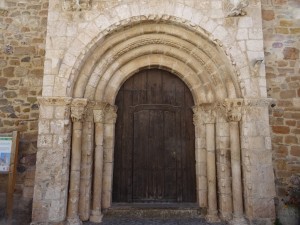 Tolva. Portada Santa María del Puy