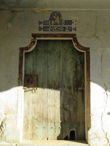 Caballera. Puerta de entrada iglesia de San Martín