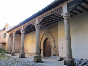 Casbas de Huesca. Plazuela de la portería del Monasterio