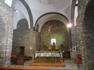 Interior iglesia de Guayente