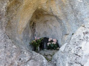 La Virgen de las Aras, en la cueva 