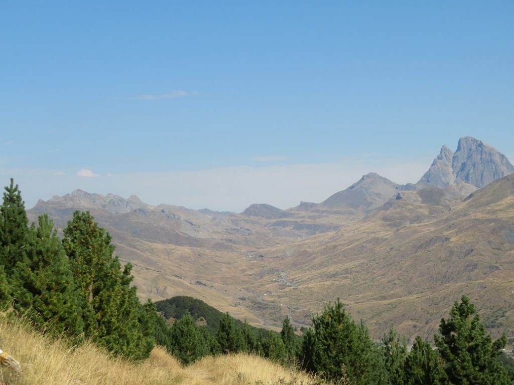 Valle del Gállego. A la derecha el Midi d'Ossau