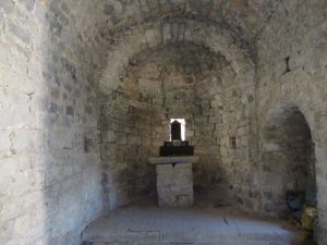 Interior de la ermita de Rigatell 